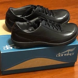 Dansko Women's Black Leather Emma Shoe